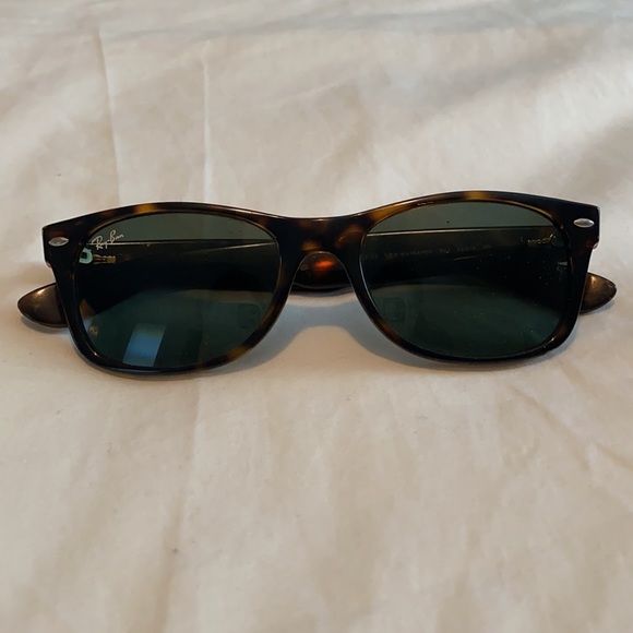 Ray Ban Wayfarer Sunglasses Dark Tortoise